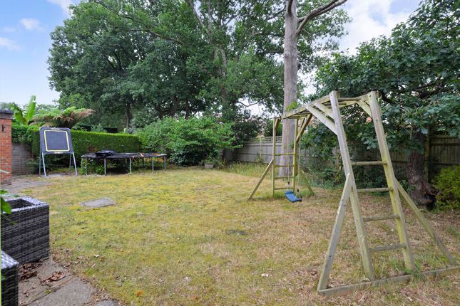 6 Napper Place, Cranleigh, Surrey photo 4