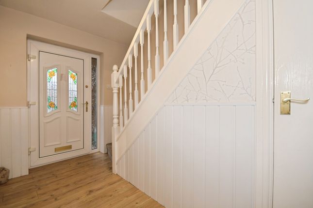 4, Wains Close, Derbyshire photo 2