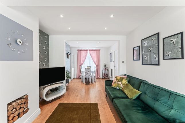 13, Love Lane, Morden photo 2