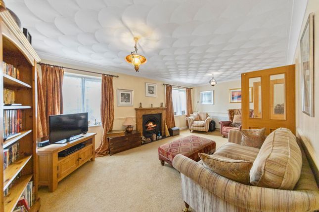 21 Meadowbank Gardens, Warrington photo 3