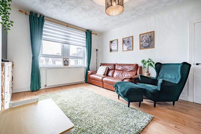 27 Overlea Avenue, Rutherglen, Glasgow photo 4