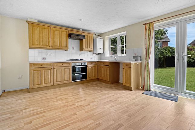 4 Warren Chase, Ipswich photo 4