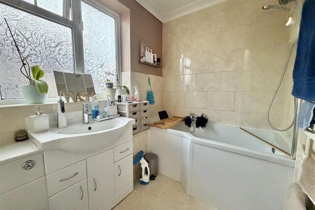 6, Chatsworth Gardens, Clacton-On-Sea photo 3