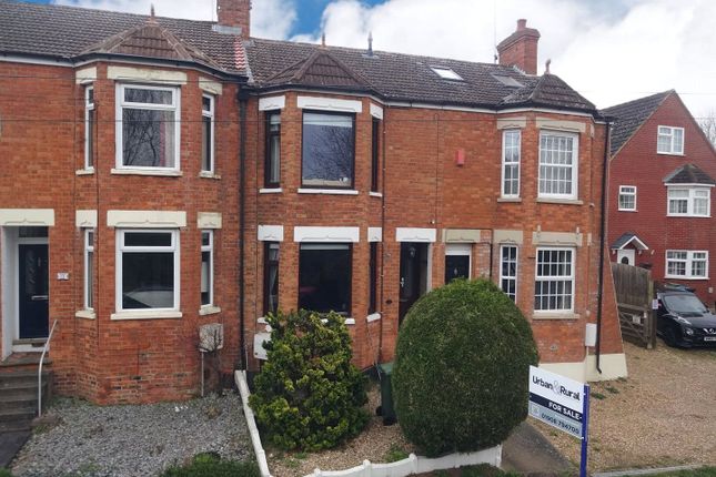 Terraced house for sale in London Road, Newport Pagnell, Buckinghamshire