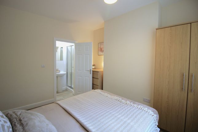 Shared accommodation to rent in West Street, South Kirkby, Pontefract