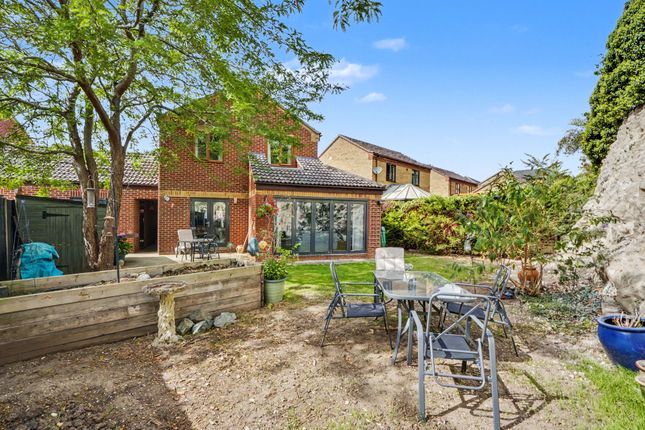 24 Robins Close, Ely photo 3