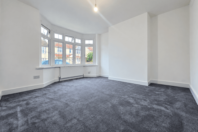 12 Tudor Road, Luton photo 3