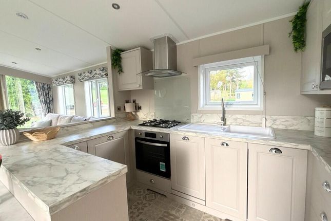 Carnaby Lakehouse Lodge, Akebar Park Country Park, Leyburn photo 2