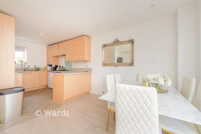 16, Brambling Close, Greenhithe photo 4