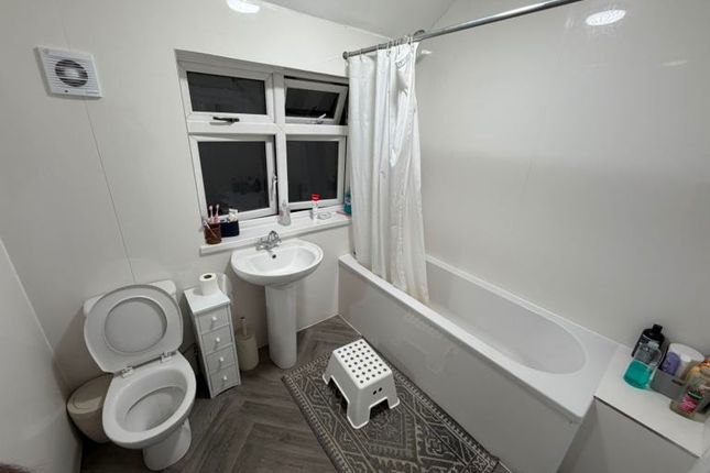 Berkeley Avenue, Hounslow photo 5