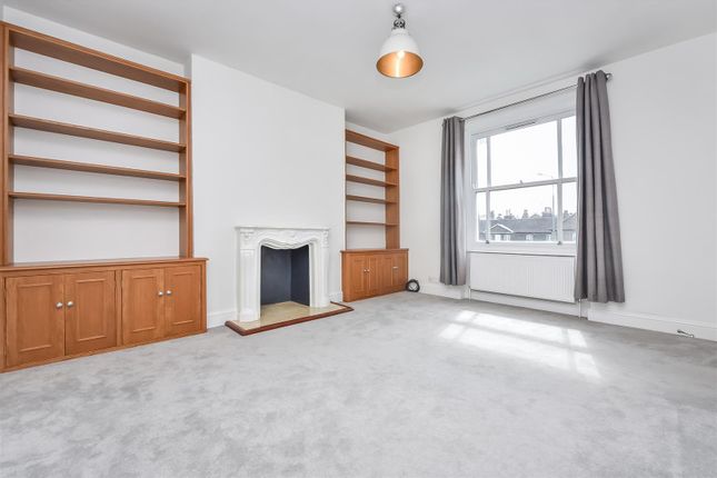 Flat to rent in Sheen Road, Richmond