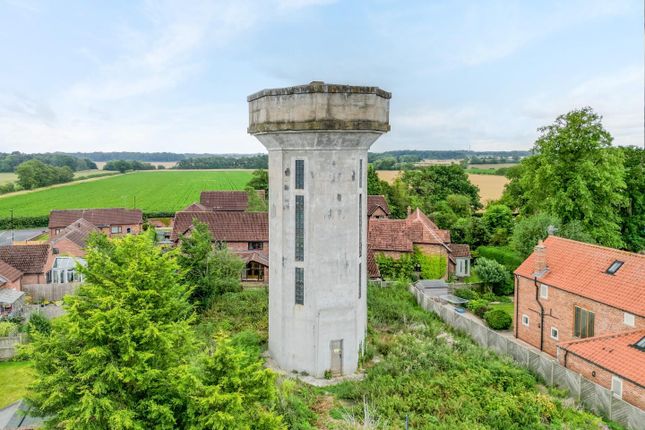 Studio detached on Water Tower Enclosure, Back Lane South, Main Street, York, £200,000