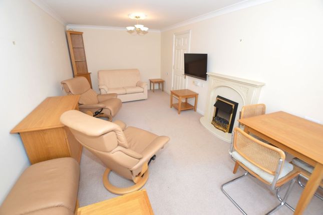 44 Holmes Court, Medway Wharf Road, Tonbridge photo 3