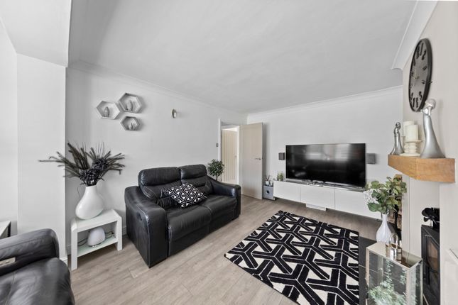 10 Somerset Way, Warrington photo 2