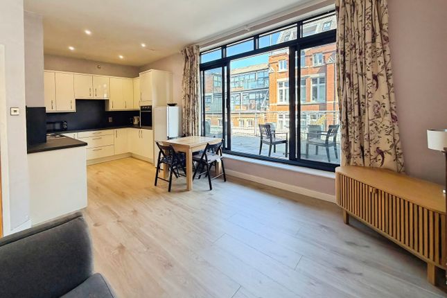 42, Britannia House, Leeds photo 4
