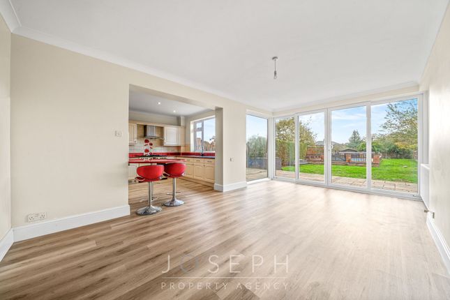 140 Colchester Road, Ipswich photo 3