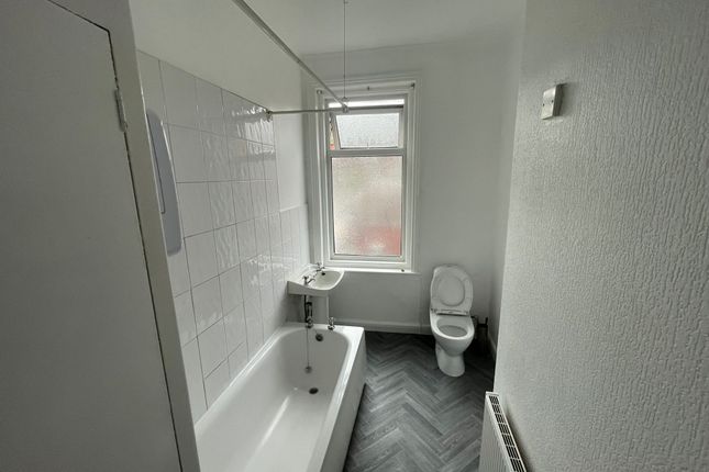 403, Queensway, Rochdale photo 4