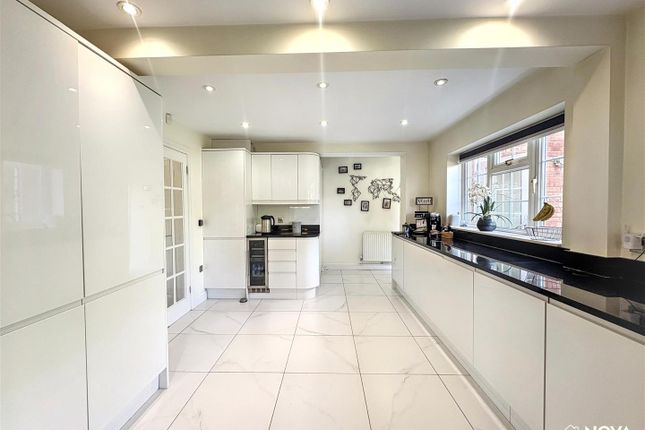 7, Binham Close, Luton photo 4