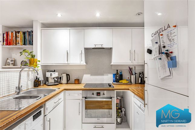 Flat for sale in Fairfield Road, Crouch End, London