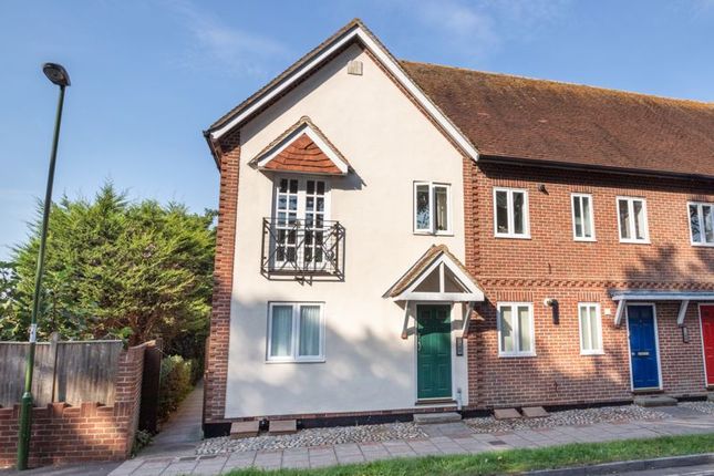 Thumbnail Flat for sale in Velyn Avenue, Chichester