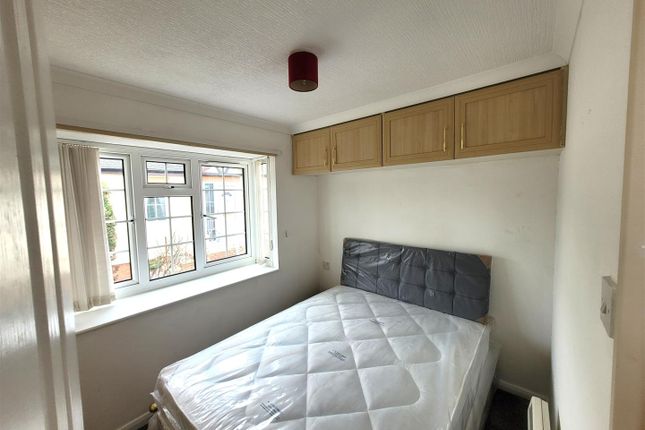 100, Greenfield Park, Preston photo 5