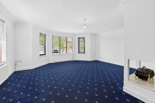 52, Crocus Grove, Irvine photo 4