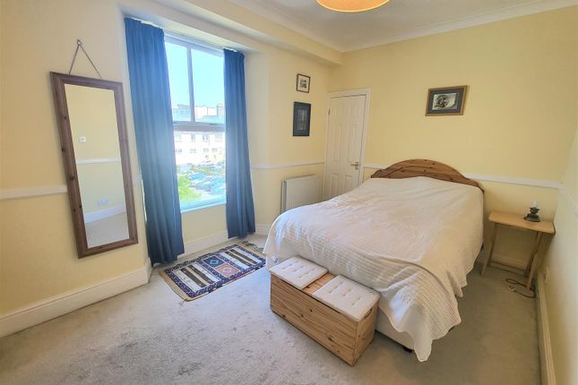 Flat for sale in 36 Victoria Street, Tenby, Pembrokeshire.