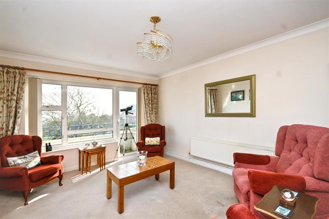 50, Dolphin Court, Cliff Road, Eastbourne photo 3