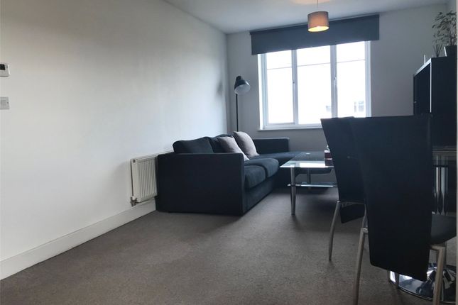 Flat to rent in Oxted Court, 18 Reynolds Avenue, Redhill, Surrey
