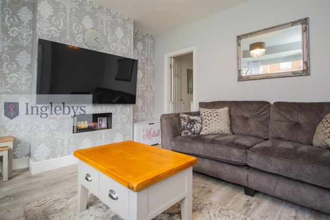 14, Cliffe Avenue, Carlin How photo 2