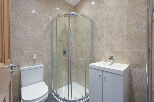 Flat 2, 8, St. James Avenue, Sutton photo 4