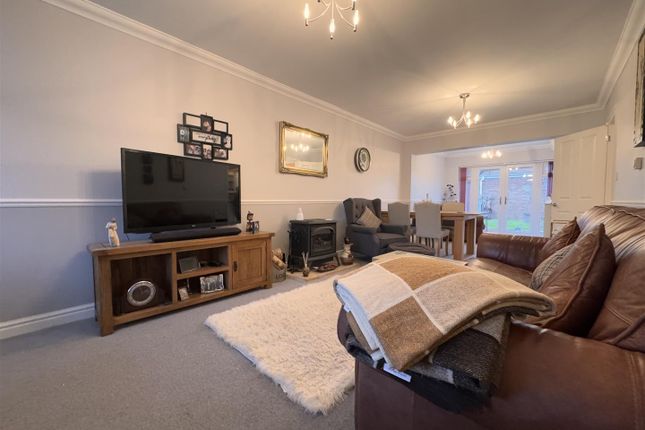 39, Boness Road, Swindon photo 3