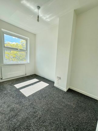 Terraced house to rent in Stirling Road, London