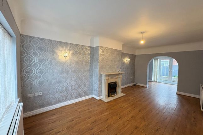 19, Weston Grove, Maghull photo 2