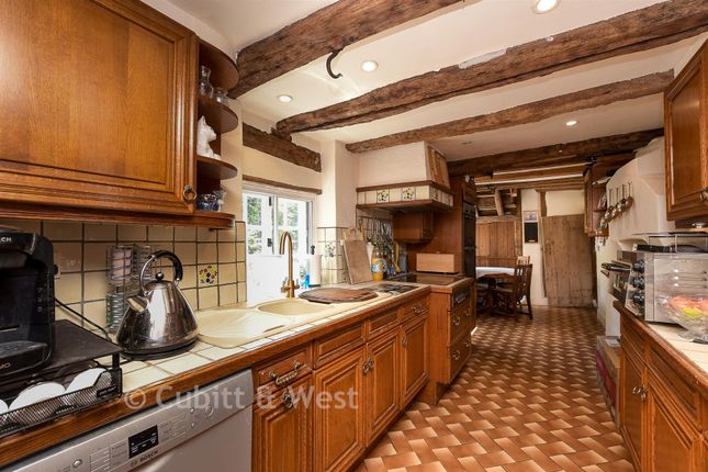 Bricklands Farm, Newchapel Road, Lingfield photo 2