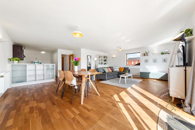 69, Henke Court, Cardiff photo 4