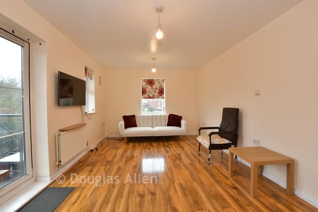 115, Piper Way, Ilford photo 4