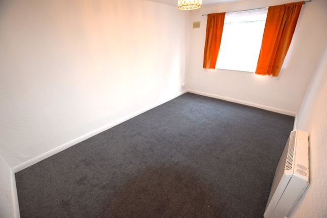 Flat for sale in Goodmayes Lane, Ilford