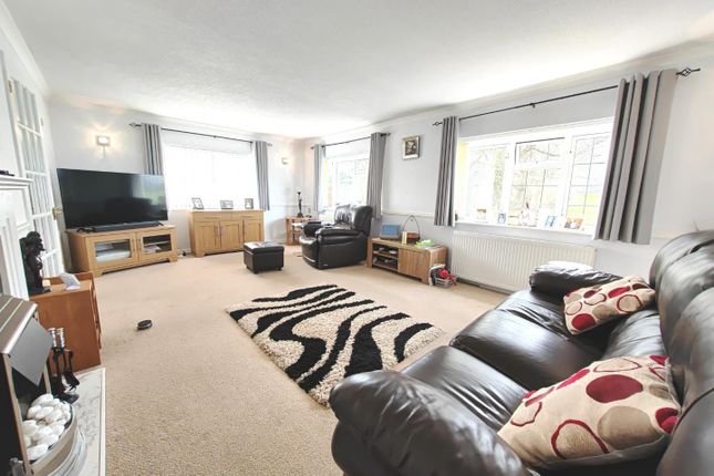 9 Oaklands Park, Langley Common Road, Wokingham photo 2