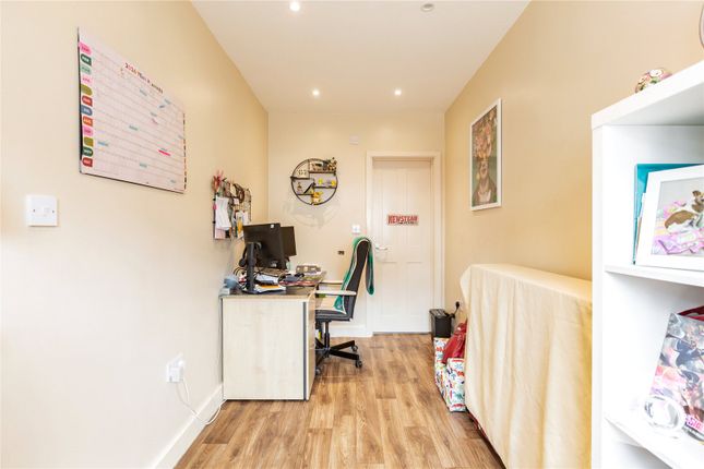 23, Argyle Gardens, Upminster photo 3