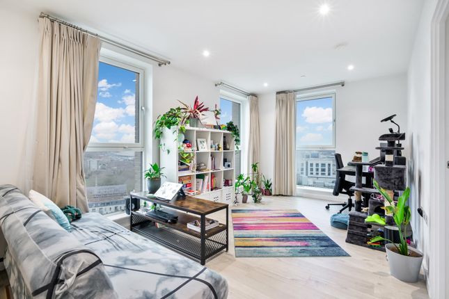 1-bed flat on Flat 127 Falconbrook Gardens 17, Silvertown Way, London, £425,000
