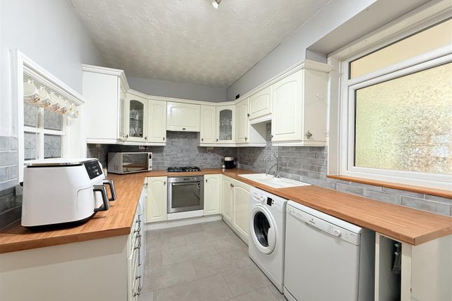 35, Church Walk, Stalybridge photo 3
