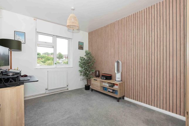 95, Holmbush Way, Brighton photo 4