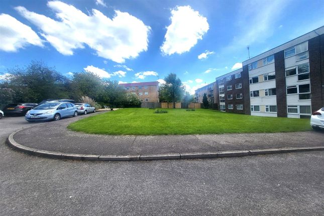 Flat for sale in High Birch Court, New Barnet