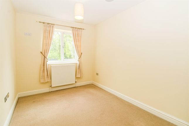 Detached house to rent in Old Road, Overton, Wakefield