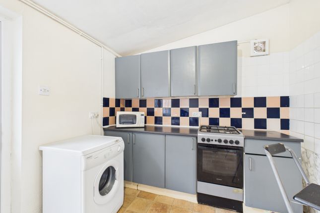 Two Bed 3-Storey Apartment To Rent