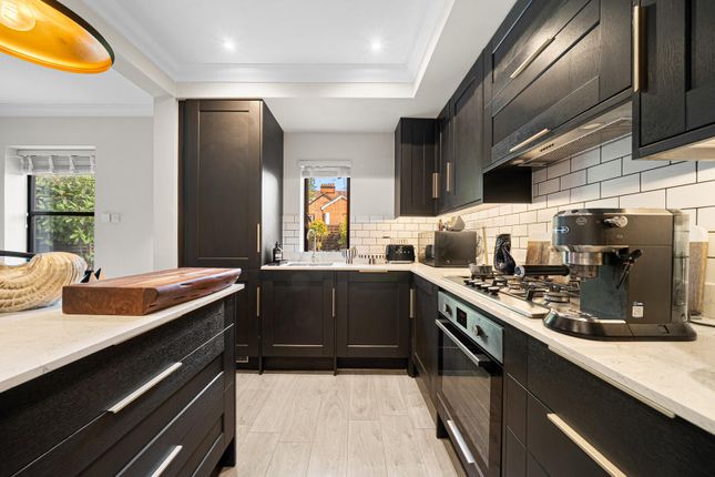 5, Holstein Avenue, Weybridge photo 4