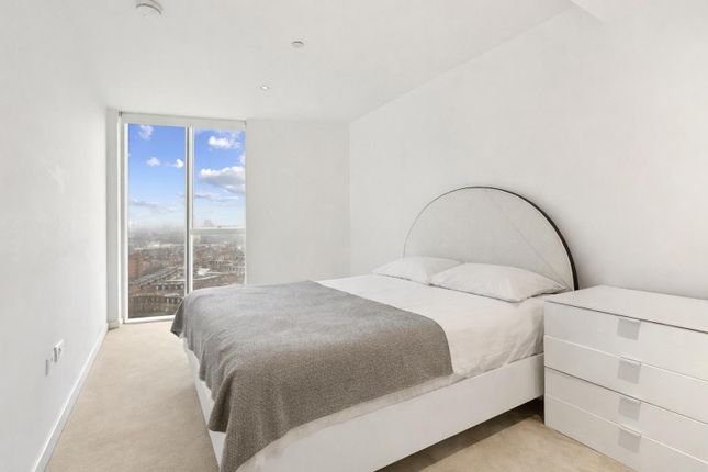 1402 Sky Gardens, 155 Wandsworth Road, London photo 3