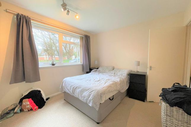 Flat to rent in Hampton Road, Teddington