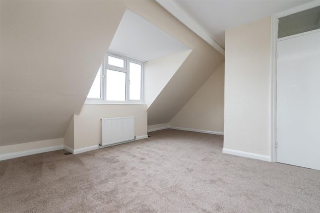 Flat to rent in Rochester Parade, High Street, Feltham